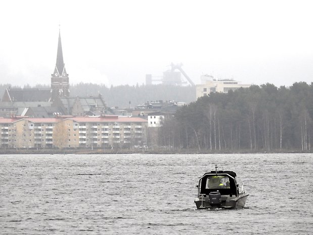 Bild med vy över vattnet mot Luleå. Karlshäll ligger ca 5km väster om centrala Luleå, invid Notviken i Luleälven