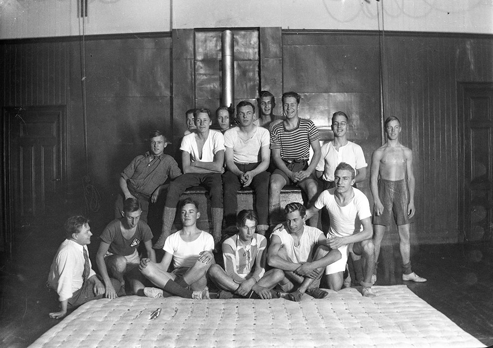 Gruppbild i gymnastiksalen